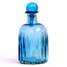 بطری شیشه ای استوانه شیاردار در حبابی کوچک فیروزه ای