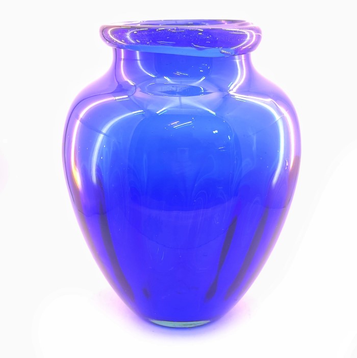 گلدان شیشه ای مدل افرا با طوق شیشه ای رنگ لاجوردی